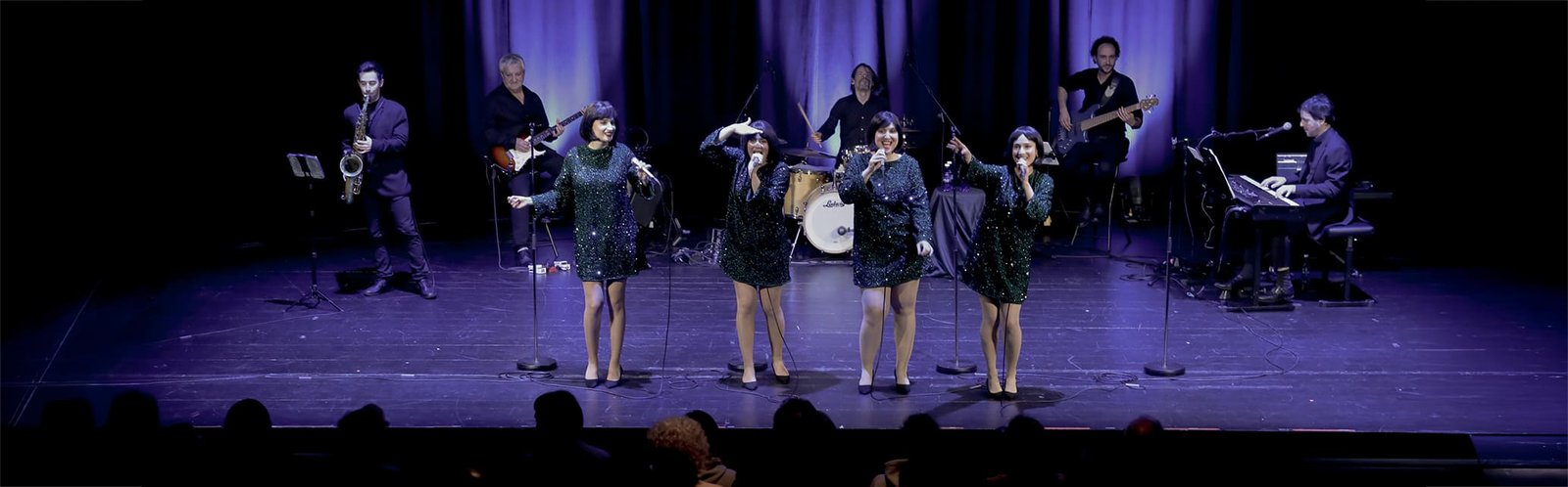 The Spolem Girls actuando en directo durante uno de sus conciertos